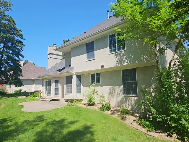 8982 Hunters Trail, Woodbury, MN 55125