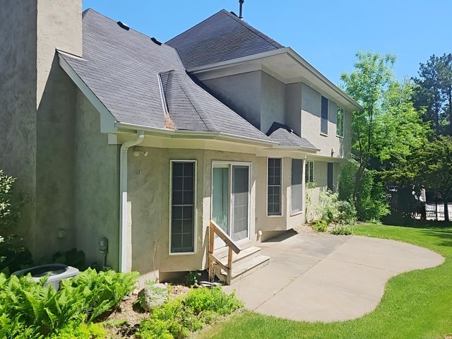 8982 Hunters Trail, Woodbury, MN 55125
