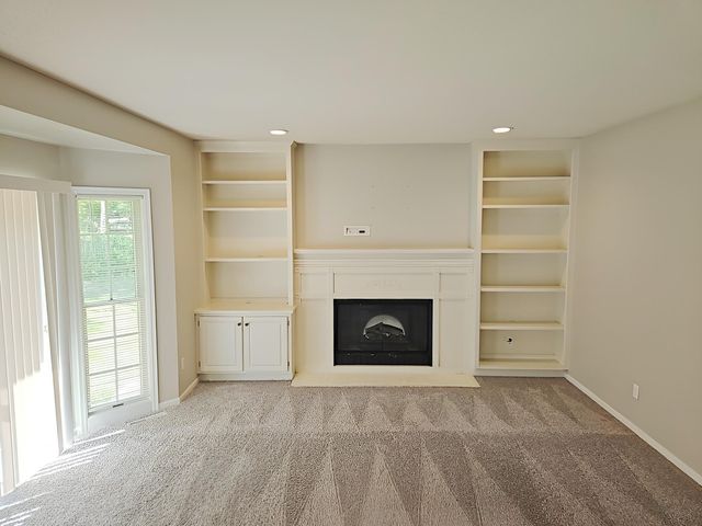 8982 Hunters Trail, Woodbury, MN 55125