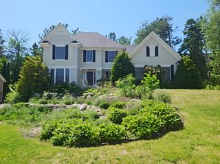 8982 Hunters Trail, Woodbury, MN 55125
