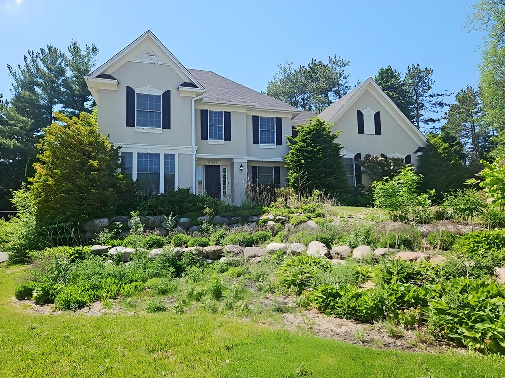 8982 Hunters Trail, Woodbury, MN 55125 — photo 2