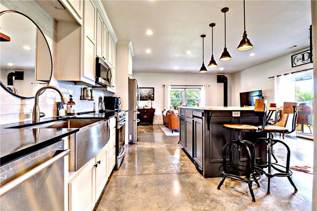 13330 S Hendrix Road, Bentonville, AR 72713