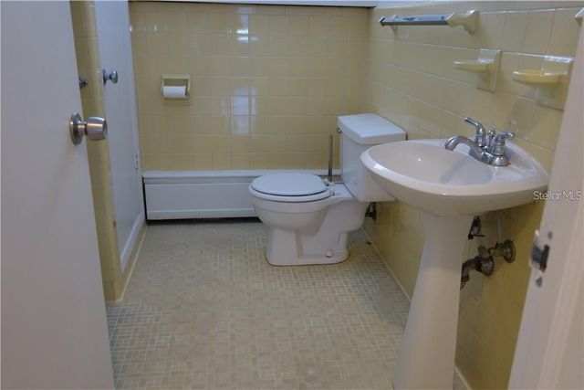200 N BETTY LANE 2E, Clearwater, FL 33755