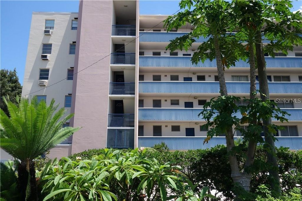 200 N BETTY LANE 2E, Clearwater, FL 33755