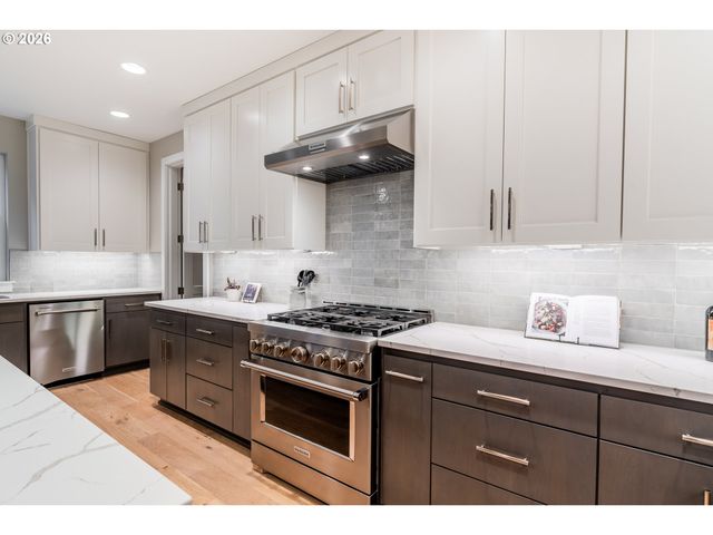 14044 Sw WALNUT Ln, Tigard, OR 97223