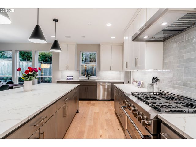 14044 Sw WALNUT Ln, Tigard, OR 97223