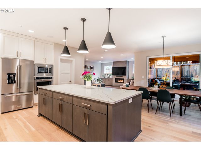 14044 Sw WALNUT Ln, Tigard, OR 97223