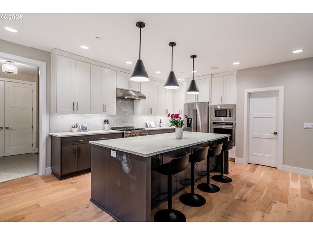 14044 Sw WALNUT Ln, Tigard, OR 97223