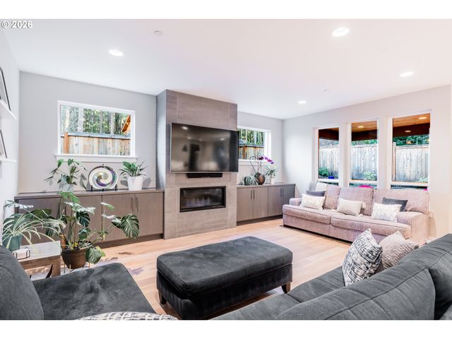 14044 Sw WALNUT Ln, Tigard, OR 97223