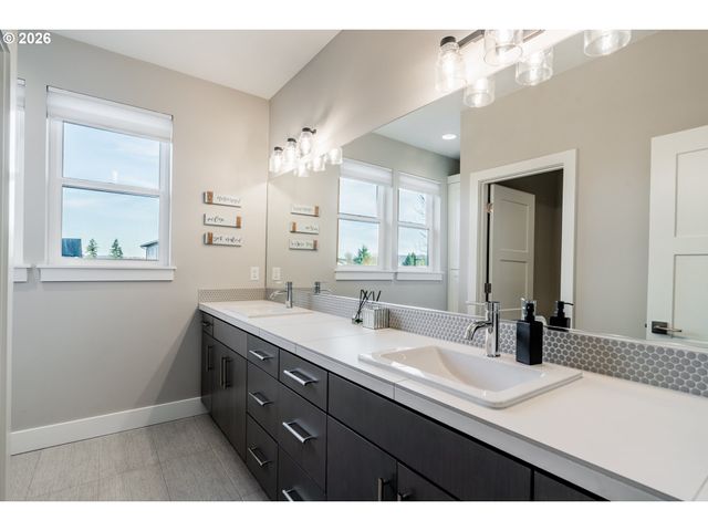 14044 Sw WALNUT Ln, Tigard, OR 97223