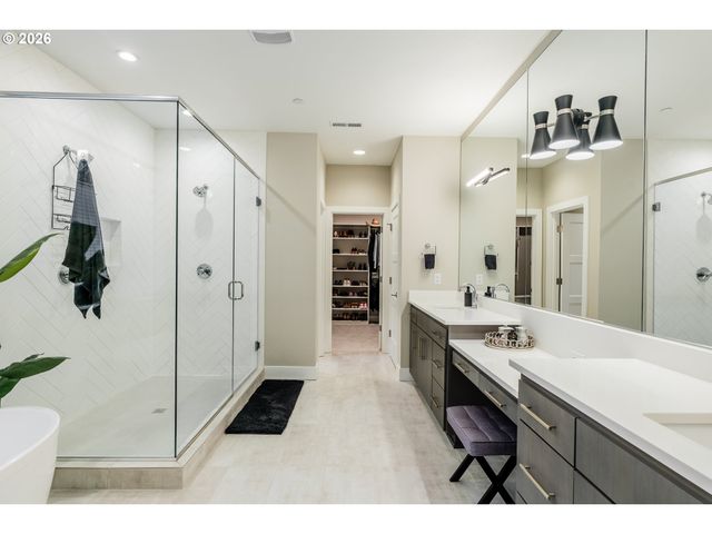 14044 Sw WALNUT Ln, Tigard, OR 97223