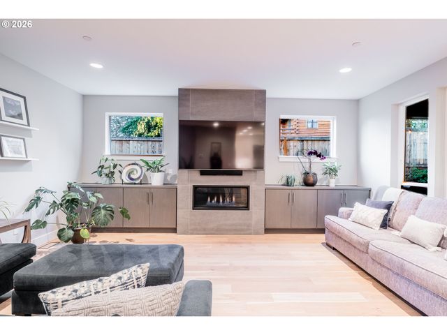 14044 Sw WALNUT Ln, Tigard, OR 97223