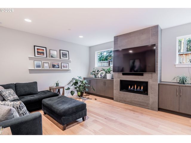 14044 Sw WALNUT Ln, Tigard, OR 97223