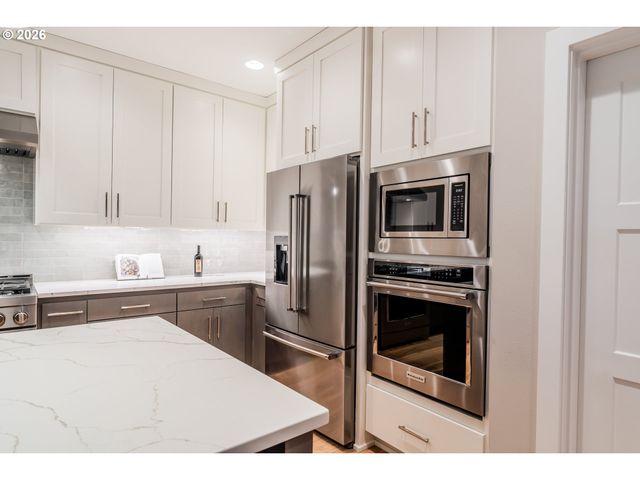 14044 Sw WALNUT Ln, Tigard, OR 97223