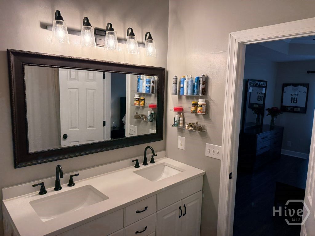 Image 11 of property listing at 23 Crossing Drive, Richmond Hill, GA 31324