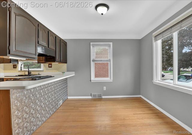 15861 Anne Avenue, Allen Park, MI 48101