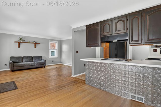 15861 Anne Avenue, Allen Park, MI 48101