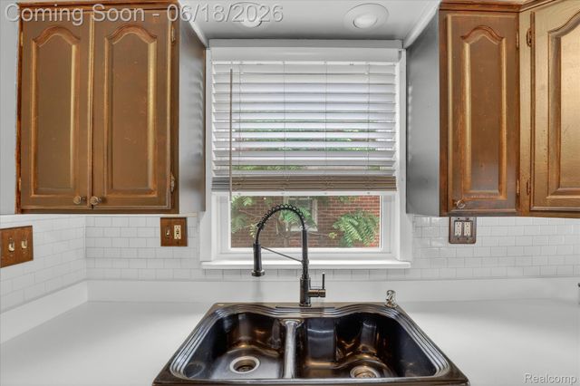 15861 Anne Avenue, Allen Park, MI 48101