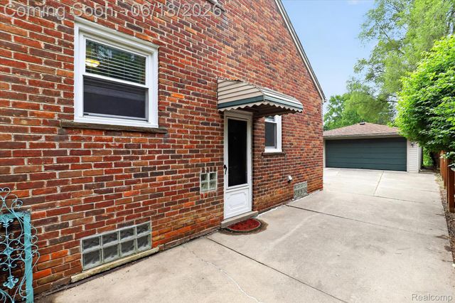 15861 Anne Avenue, Allen Park, MI 48101