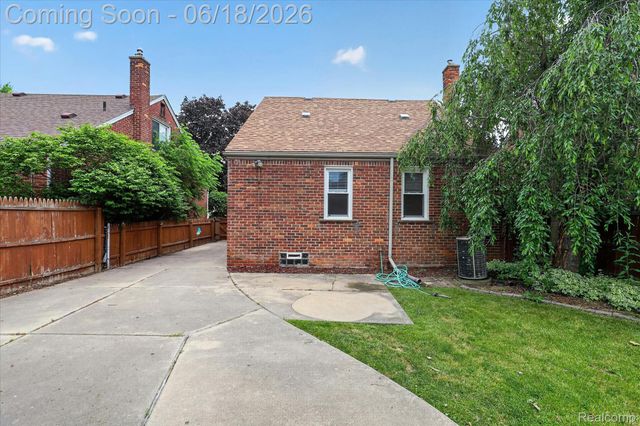 15861 Anne Avenue, Allen Park, MI 48101
