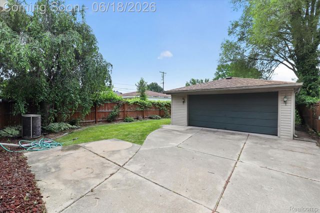15861 Anne Avenue, Allen Park, MI 48101