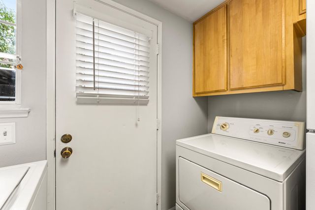 4007 Oak Villa Cir, Carmichael, CA 95608