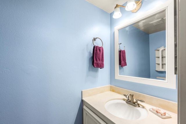 4007 Oak Villa Cir, Carmichael, CA 95608