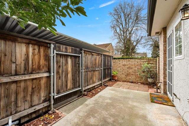 4007 Oak Villa Cir, Carmichael, CA 95608