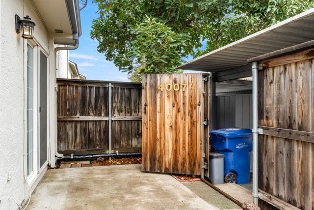 4007 Oak Villa Cir, Carmichael, CA 95608