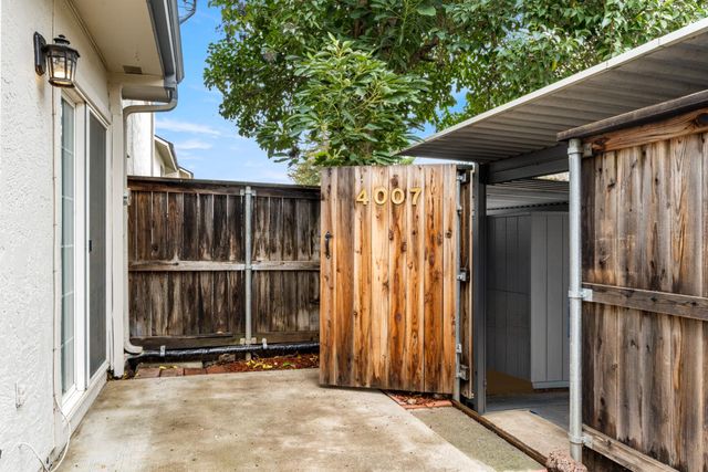 4007 Oak Villa Cir, Carmichael, CA 95608