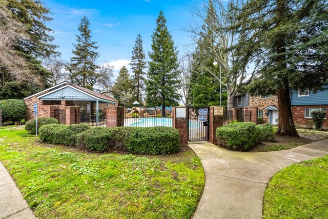 4007 Oak Villa Cir, Carmichael, CA 95608