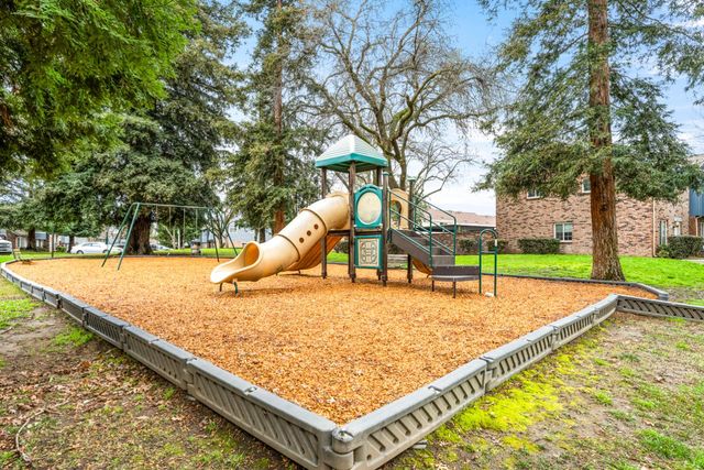 4007 Oak Villa Cir, Carmichael, CA 95608