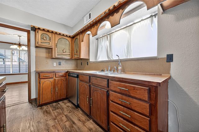 5414 Spanish Oak Drive, Houston, TX 77066