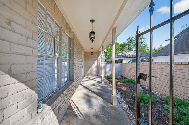 5414 Spanish Oak Drive, Houston, TX 77066