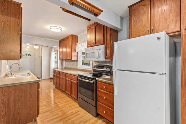 6105 Crown Lane, Des Moines, IA 50311