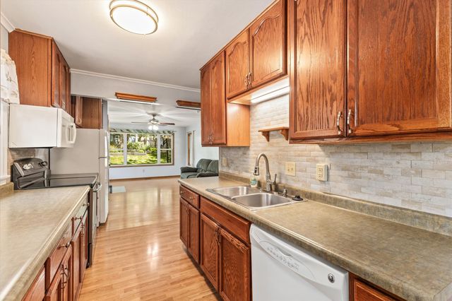 6105 Crown Lane, Des Moines, IA 50311