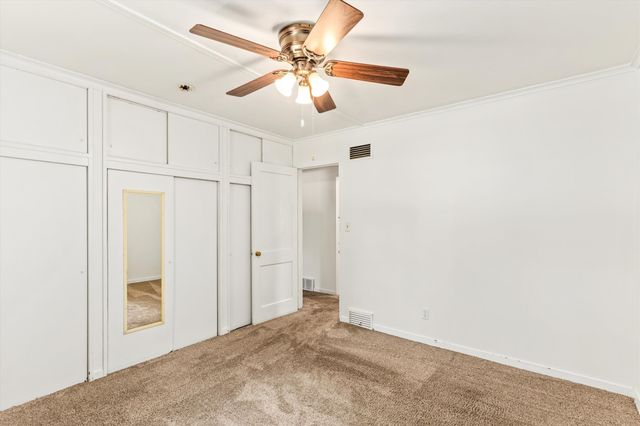 6105 Crown Lane, Des Moines, IA 50311