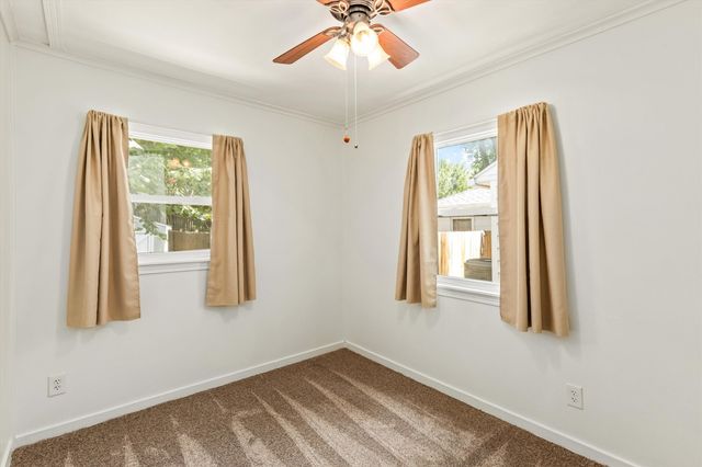 6105 Crown Lane, Des Moines, IA 50311
