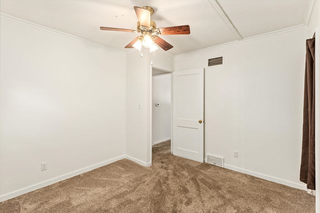 6105 Crown Lane, Des Moines, IA 50311