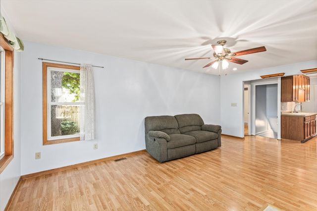 6105 Crown Lane, Des Moines, IA 50311