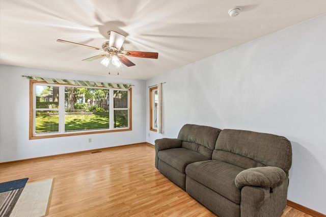 6105 Crown Lane, Des Moines, IA 50311