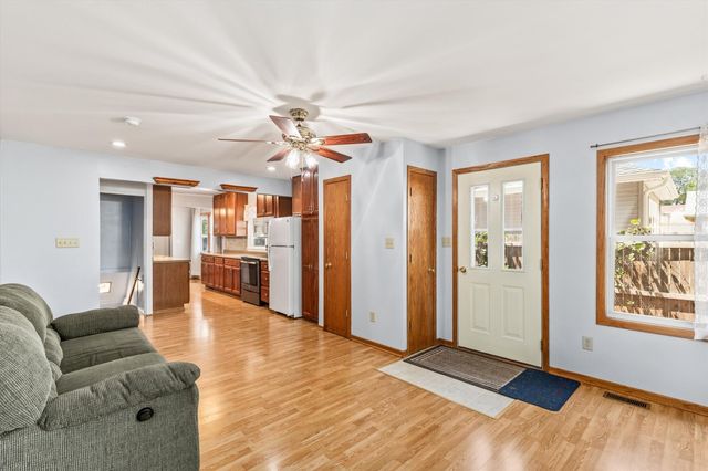 6105 Crown Lane, Des Moines, IA 50311