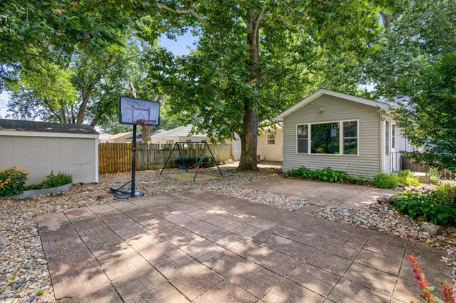 6105 Crown Lane, Des Moines, IA 50311