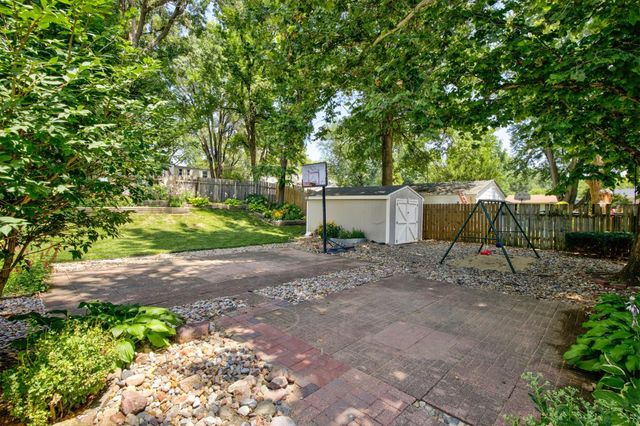 6105 Crown Lane, Des Moines, IA 50311