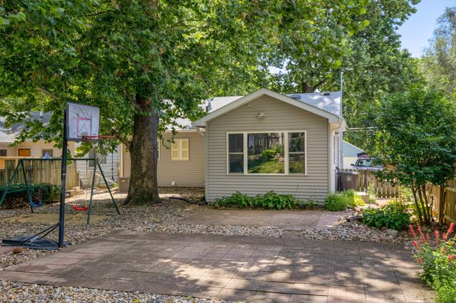 6105 Crown Lane, Des Moines, IA 50311