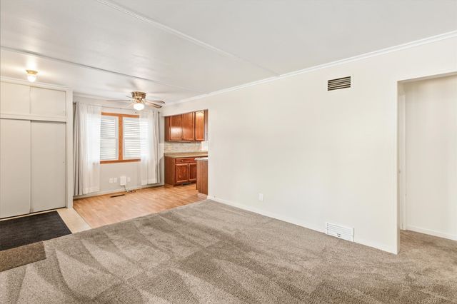 6105 Crown Lane, Des Moines, IA 50311