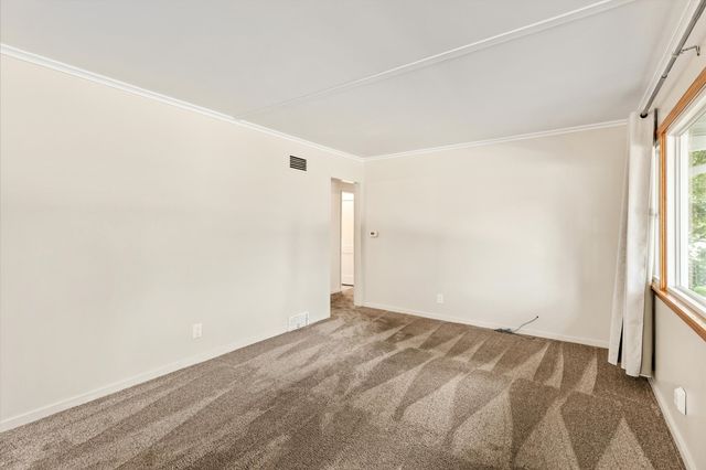 6105 Crown Lane, Des Moines, IA 50311