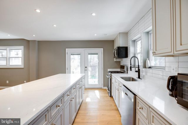 3923 FOREST GROVE DR, Annandale, VA 22003