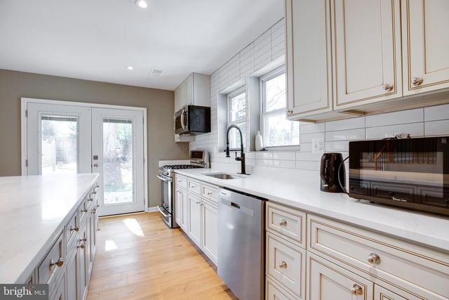 3923 FOREST GROVE DR, Annandale, VA 22003