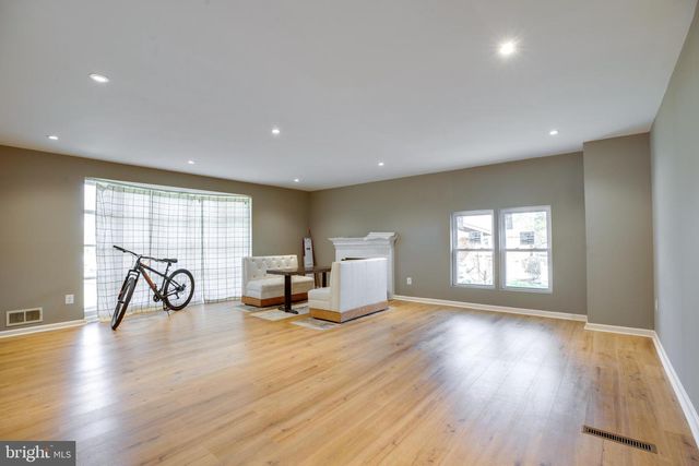 3923 FOREST GROVE DR, Annandale, VA 22003